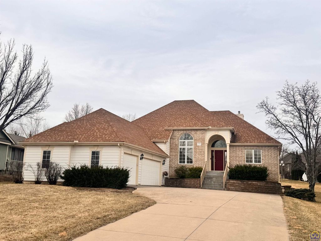 7413 SW Falcon ST, Topeka, KS 66614