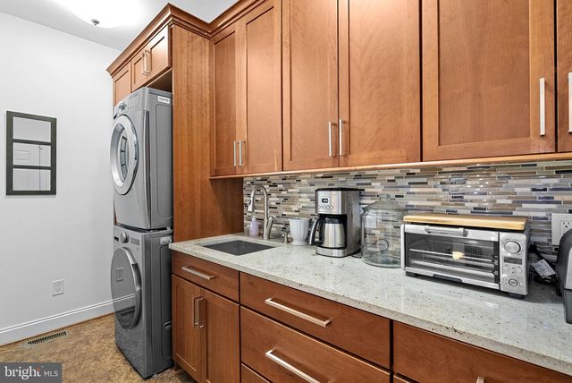20127 VALHALLA SQ, Ashburn, VA 20147
