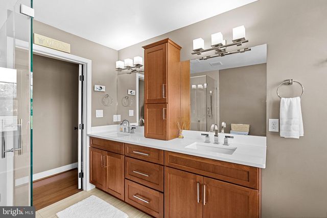 20127 VALHALLA SQ, Ashburn, VA 20147