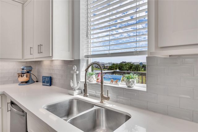 22919 Cuadro Street, Galveston, TX 77554