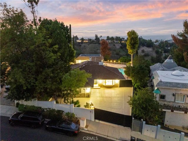 4651 Ellenita Ave., Tarzana, CA 91356