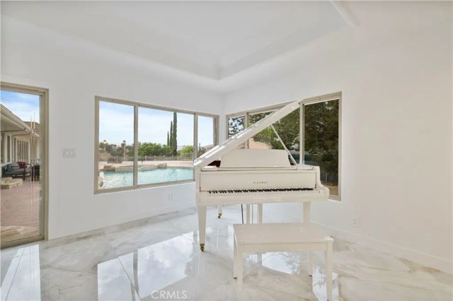4651 Ellenita Ave., Tarzana, CA 91356
