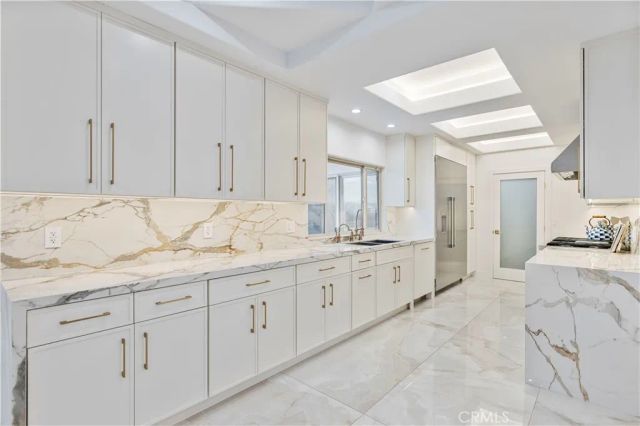 4651 Ellenita Ave., Tarzana, CA 91356