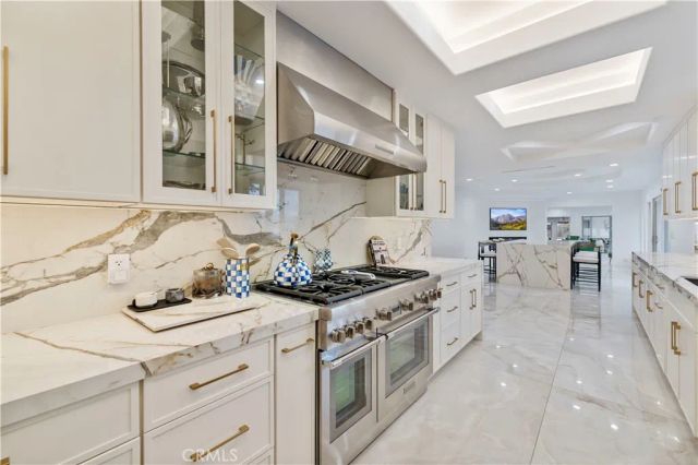 4651 Ellenita Ave., Tarzana, CA 91356