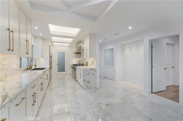 4651 Ellenita Ave., Tarzana, CA 91356