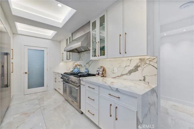 4651 Ellenita Ave., Tarzana, CA 91356