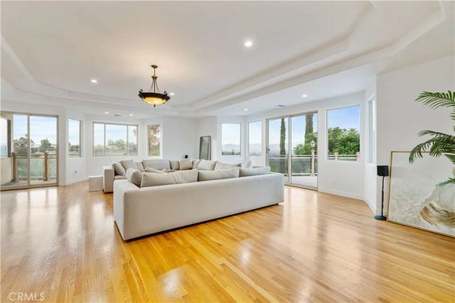 4651 Ellenita Ave., Tarzana, CA 91356