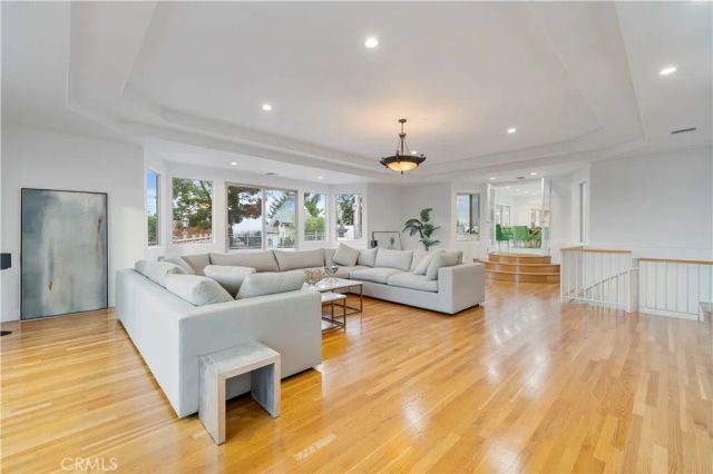 4651 Ellenita Ave., Tarzana, CA 91356