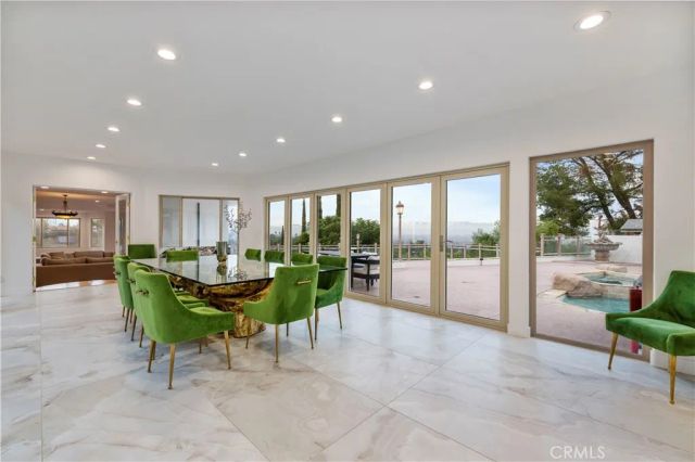4651 Ellenita Ave., Tarzana, CA 91356