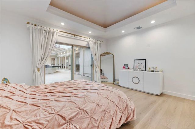 4651 Ellenita Ave., Tarzana, CA 91356