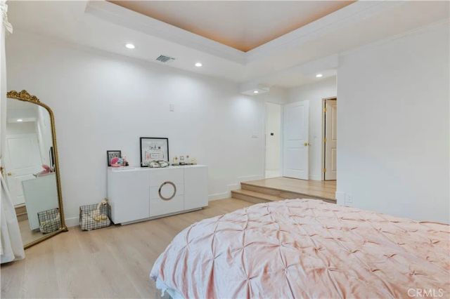 4651 Ellenita Ave., Tarzana, CA 91356