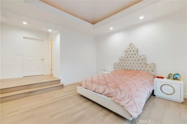 4651 Ellenita Ave., Tarzana, CA 91356