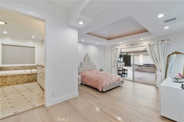 4651 Ellenita Ave., Tarzana, CA 91356