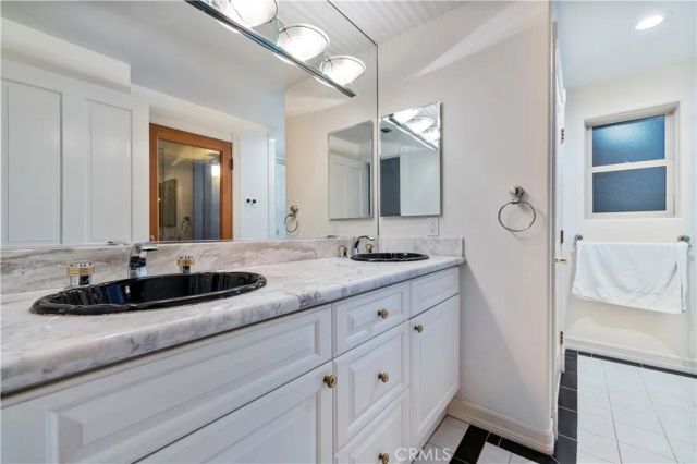 4651 Ellenita Ave., Tarzana, CA 91356