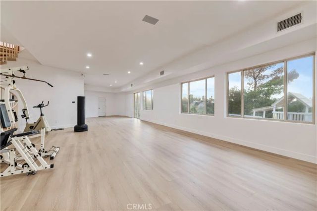 4651 Ellenita Ave., Tarzana, CA 91356