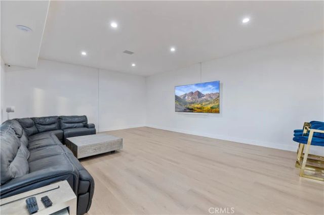 4651 Ellenita Ave., Tarzana, CA 91356