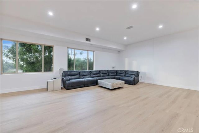 4651 Ellenita Ave., Tarzana, CA 91356