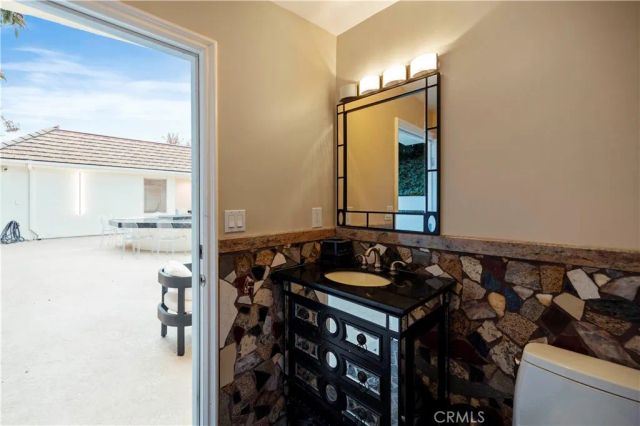4651 Ellenita Ave., Tarzana, CA 91356