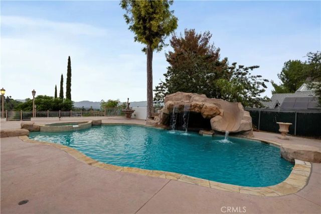 4651 Ellenita Ave., Tarzana, CA 91356