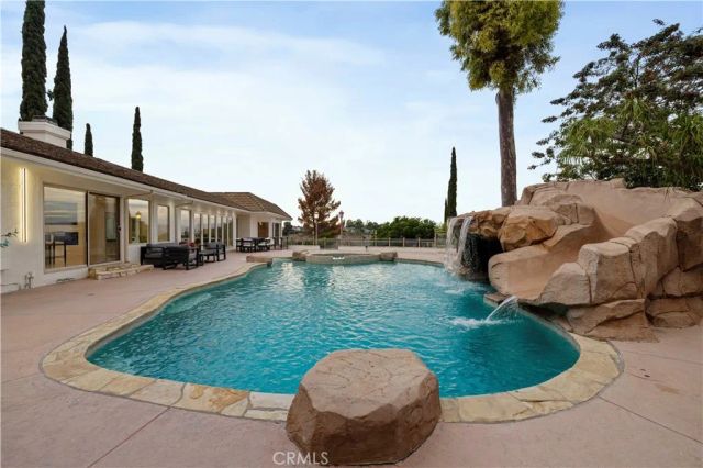 4651 Ellenita Ave., Tarzana, CA 91356