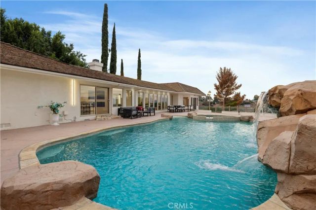 4651 Ellenita Ave., Tarzana, CA 91356