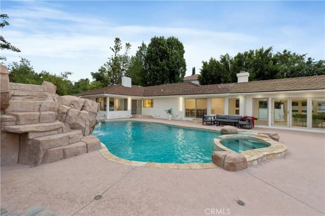 4651 Ellenita Ave., Tarzana, CA 91356