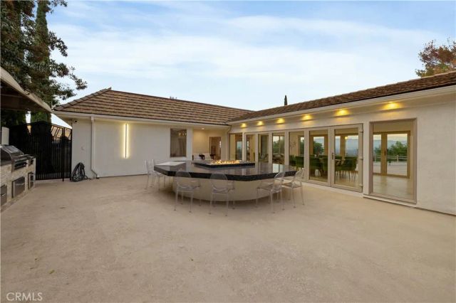 4651 Ellenita Ave., Tarzana, CA 91356