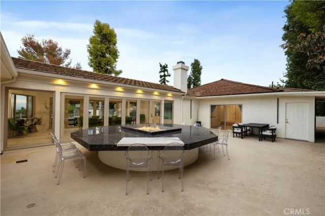 4651 Ellenita Ave., Tarzana, CA 91356