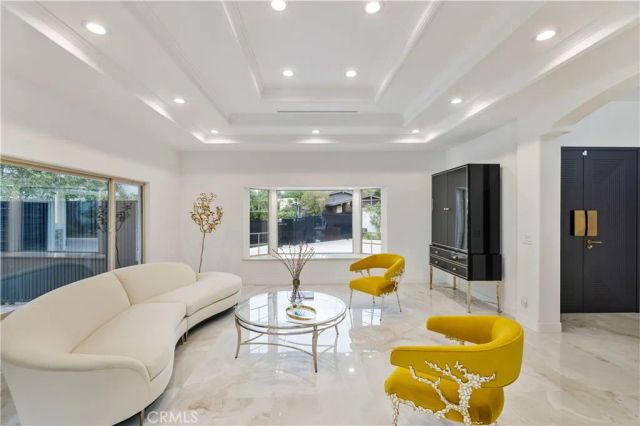 4651 Ellenita Ave., Tarzana, CA 91356