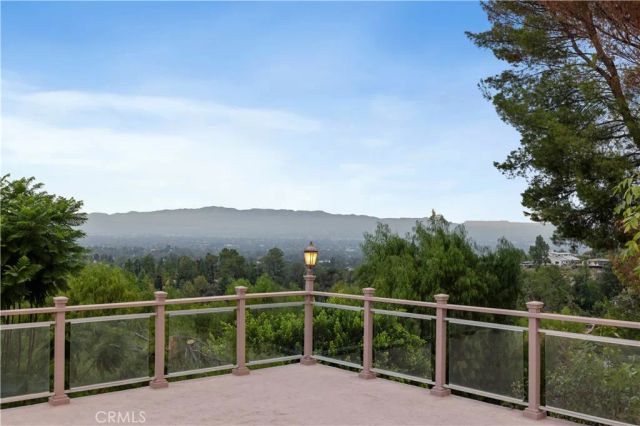 4651 Ellenita Ave., Tarzana, CA 91356