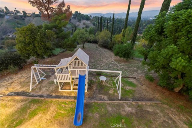 4651 Ellenita Ave., Tarzana, CA 91356