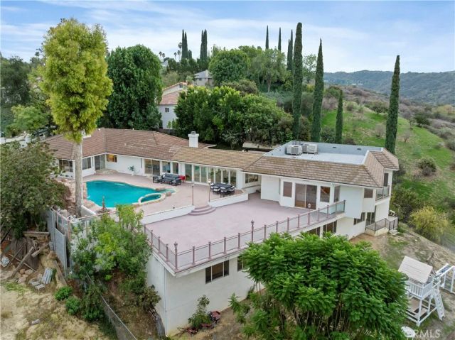 4651 Ellenita Ave., Tarzana, CA 91356