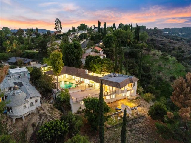 4651 Ellenita Ave., Tarzana, CA 91356