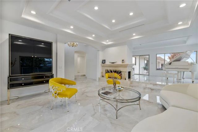 4651 Ellenita Ave., Tarzana, CA 91356