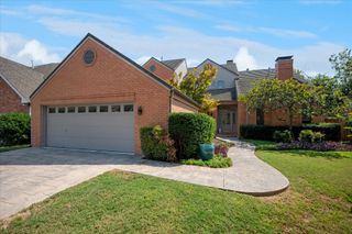 7702 Lakecrest Circle, Irving, TX 75063