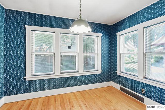 3017 S 32nd Street, Omaha, NE 68105
