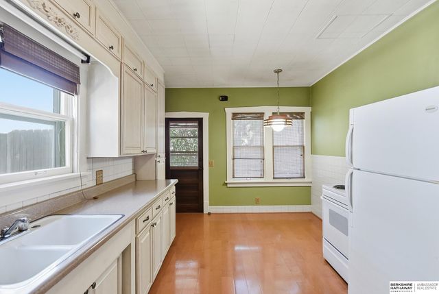 3017 S 32nd Street, Omaha, NE 68105