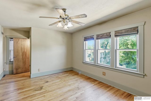 3017 S 32nd Street, Omaha, NE 68105