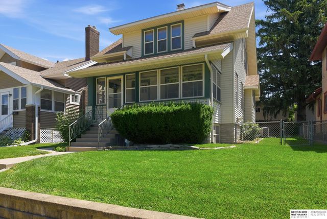 3017 S 32nd Street, Omaha, NE 68105