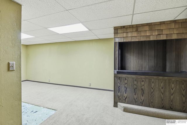 3017 S 32nd Street, Omaha, NE 68105