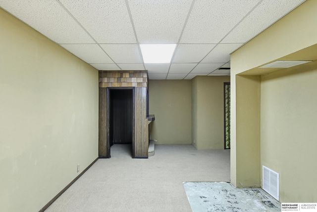 3017 S 32nd Street, Omaha, NE 68105