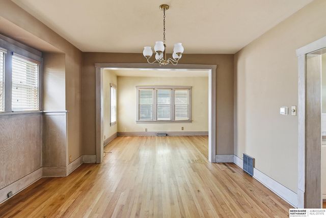 3017 S 32nd Street, Omaha, NE 68105