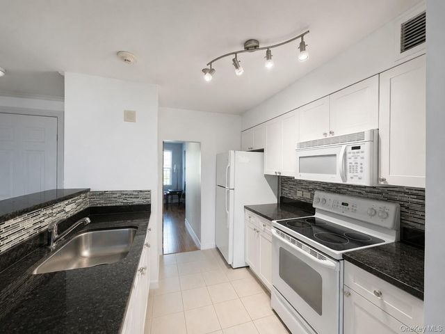 300 Mamaroneck Avenue 716, White Plains, NY 10605