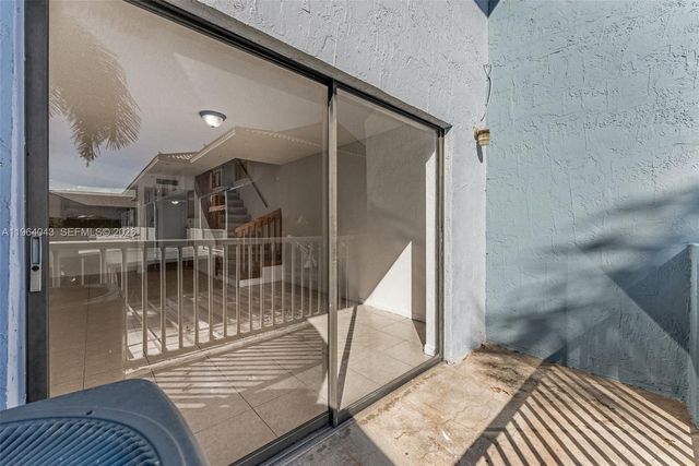 240 W 68th St 207, Hialeah, FL 33014