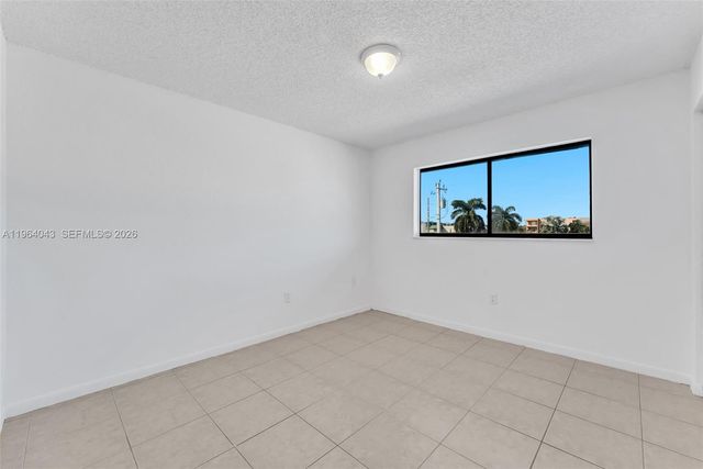 240 W 68th St 207, Hialeah, FL 33014