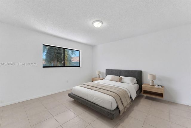 240 W 68th St 207, Hialeah, FL 33014