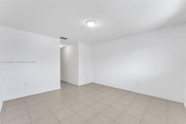 240 W 68th St 207, Hialeah, FL 33014