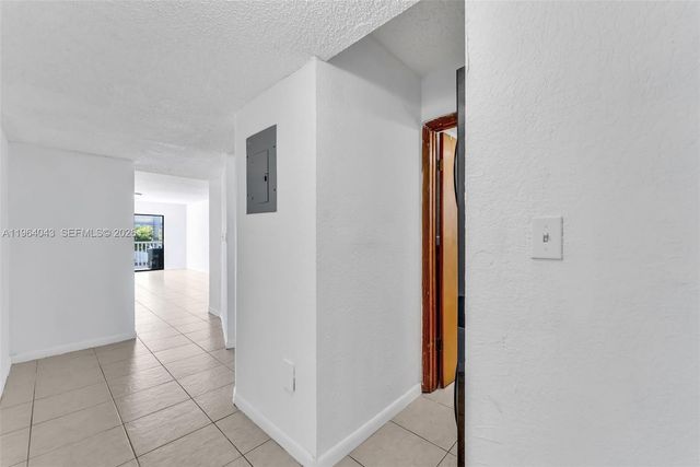 240 W 68th St 207, Hialeah, FL 33014