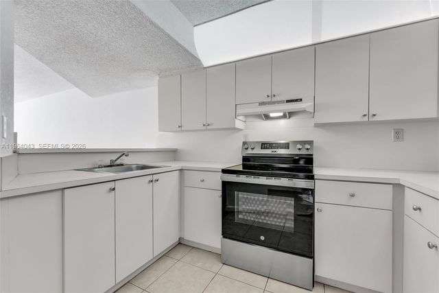 240 W 68th St 207, Hialeah, FL 33014