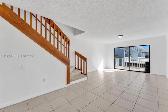 240 W 68th St 207, Hialeah, FL 33014